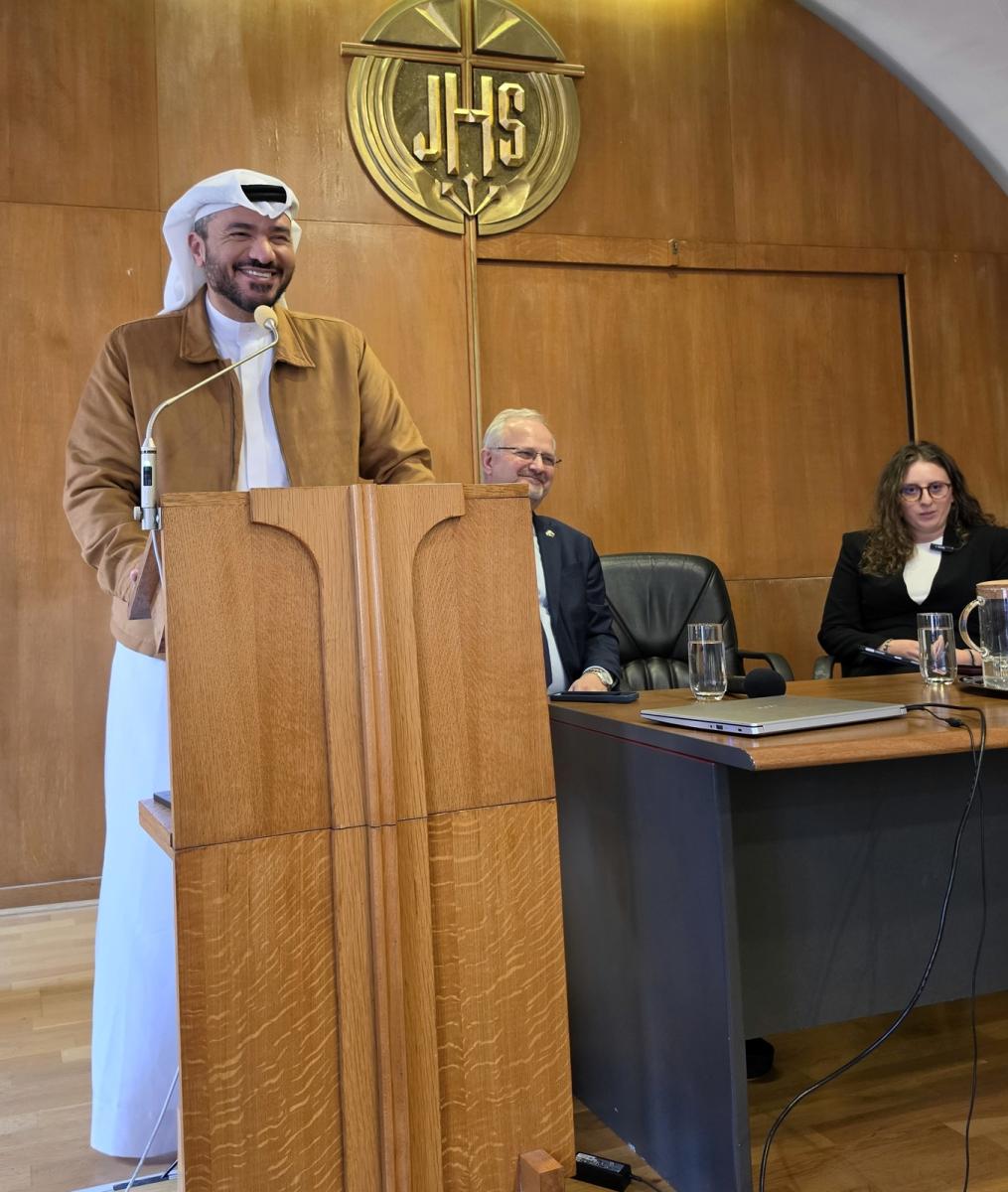 Loay Al Sharif pri prednáške