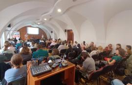Pohľad do auly počas medzinárodnej konferencie o counselingu