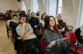 Študenti a hostia počas medzináboženského dialógu O nádeji, 11. novembra 2024. Foto: Barbora Likavská.