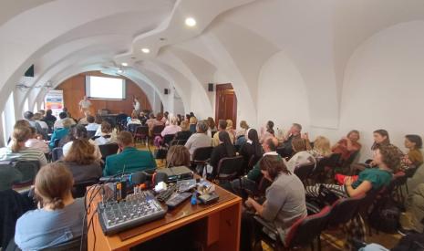 Pohľad do auly počas medzinárodnej konferencie o counselingu