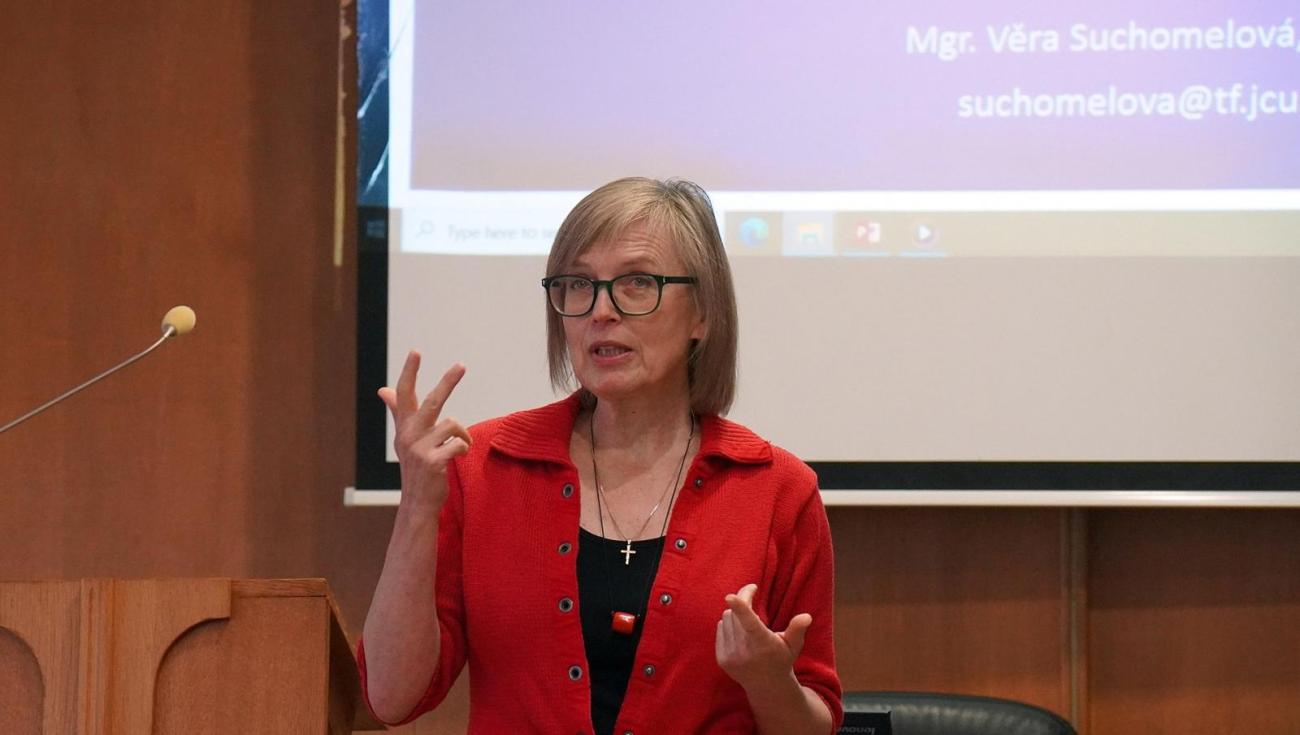 Věra Suchomelová počas odbornej prednášky