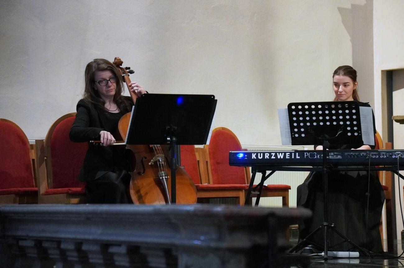 Hudobné vystúpenie violončelistky a klaviristky