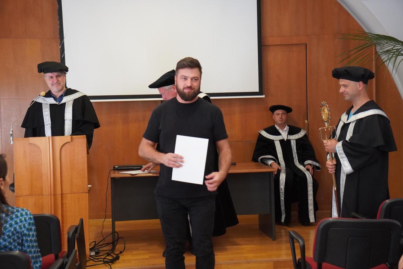 Prevzatie imatrikulačného listu novým študentom