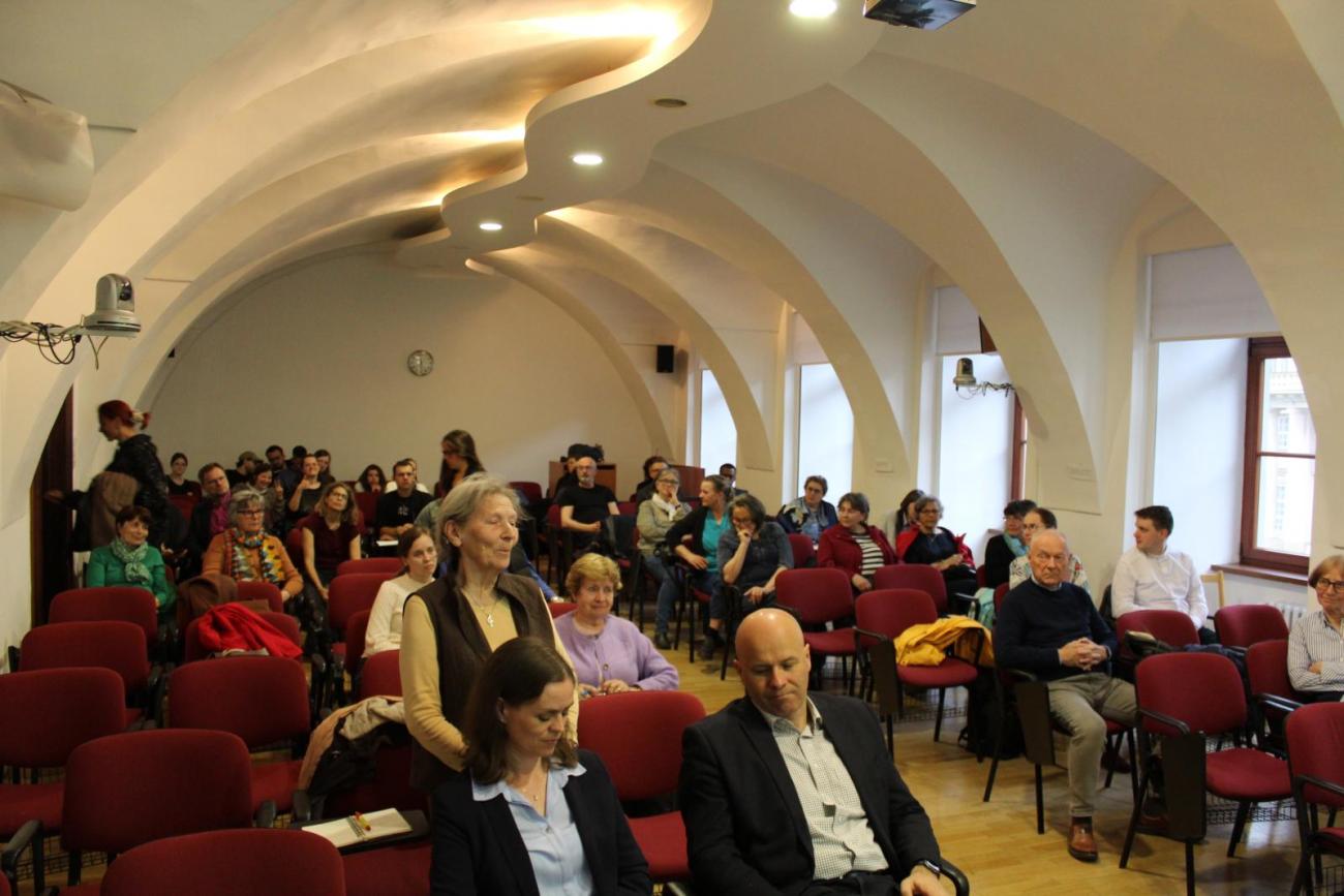Účastníci prednášky o medzináboženskom dialógu
