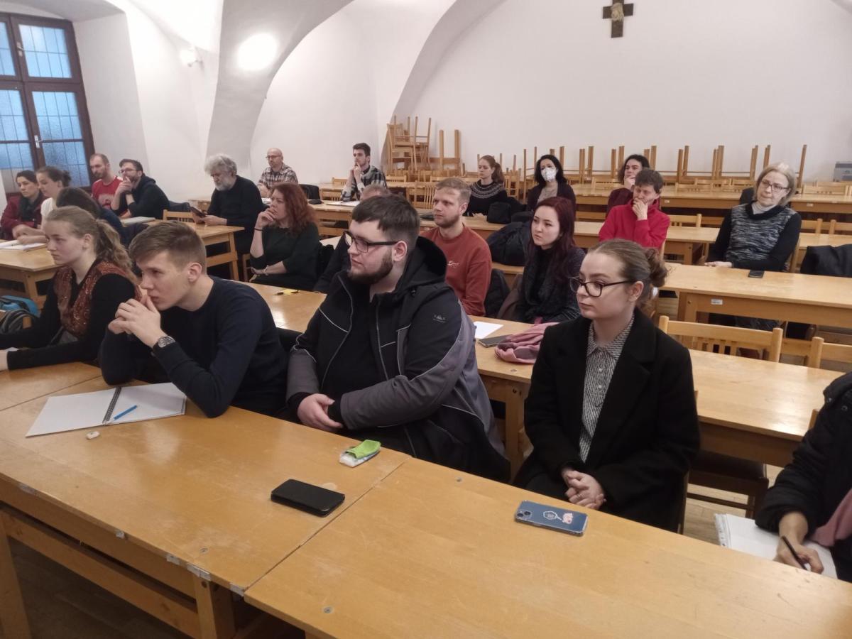 Študenti a hostia počas prednášky prof. Ivana Stoyanova Ivanova