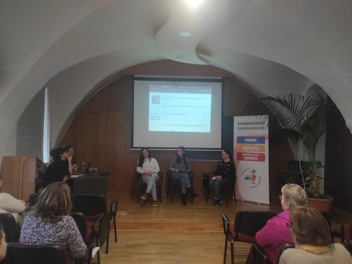Panelová diskusia o skúsenostiach zo sociálnych služieb
